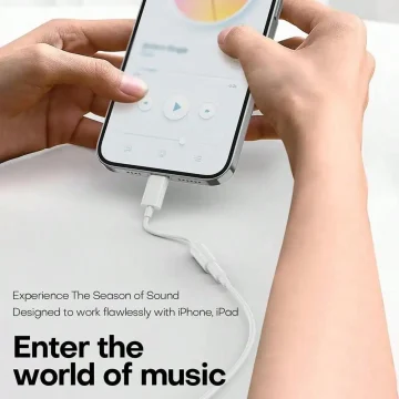 USB-C to 3.5mm Audio Adapter for iPhone 16 Pro 2